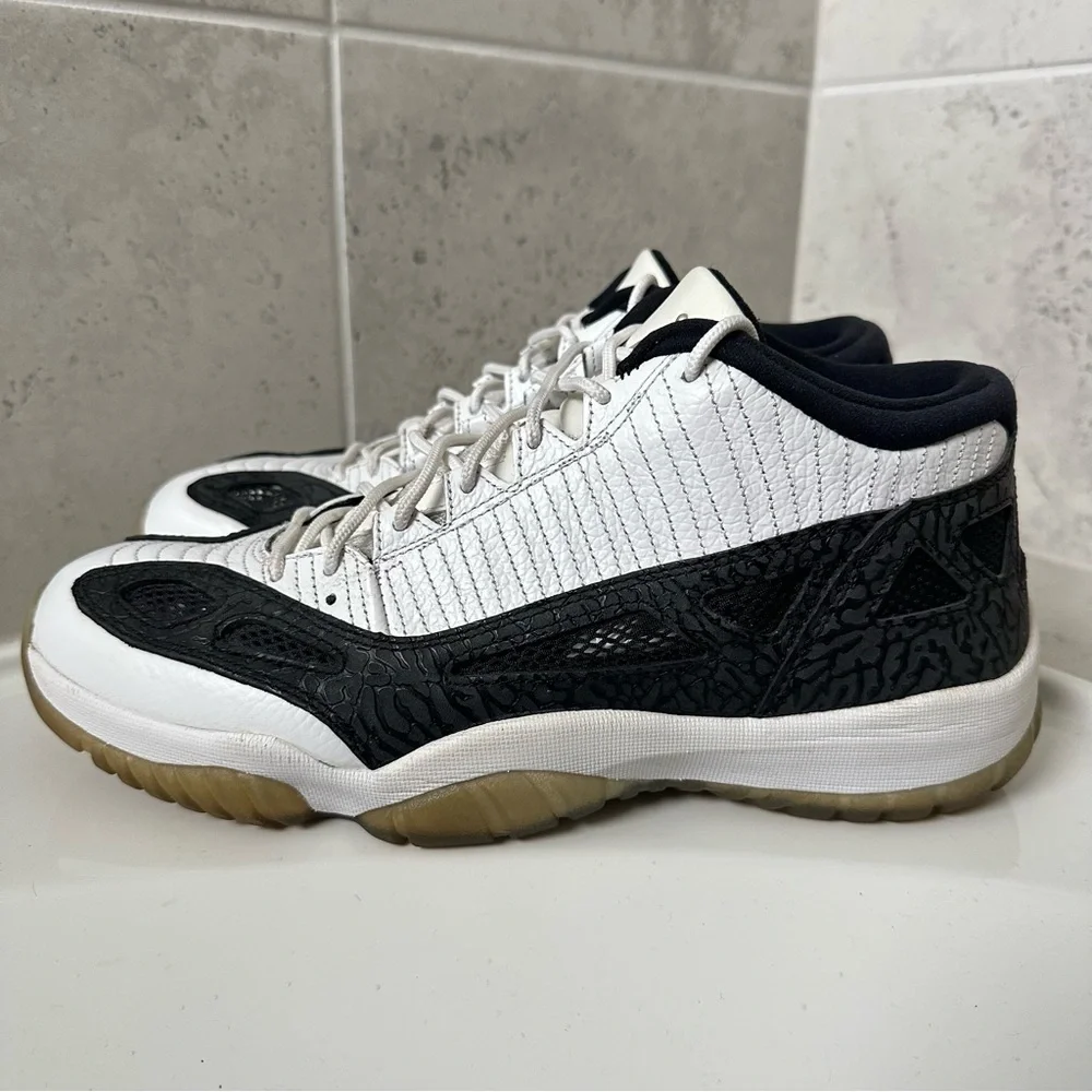 Nike Air Jordan 11 XI Retro Sneaker Size 11.5 Men
